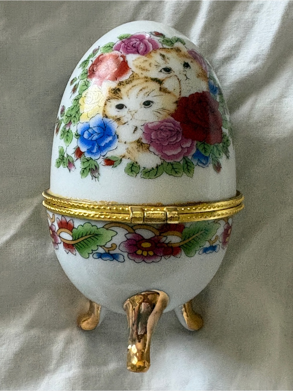 Vintage Hinged Egg Trinket Box Kittens Floral Gold Footed Keepsake - Picture 4 of 10